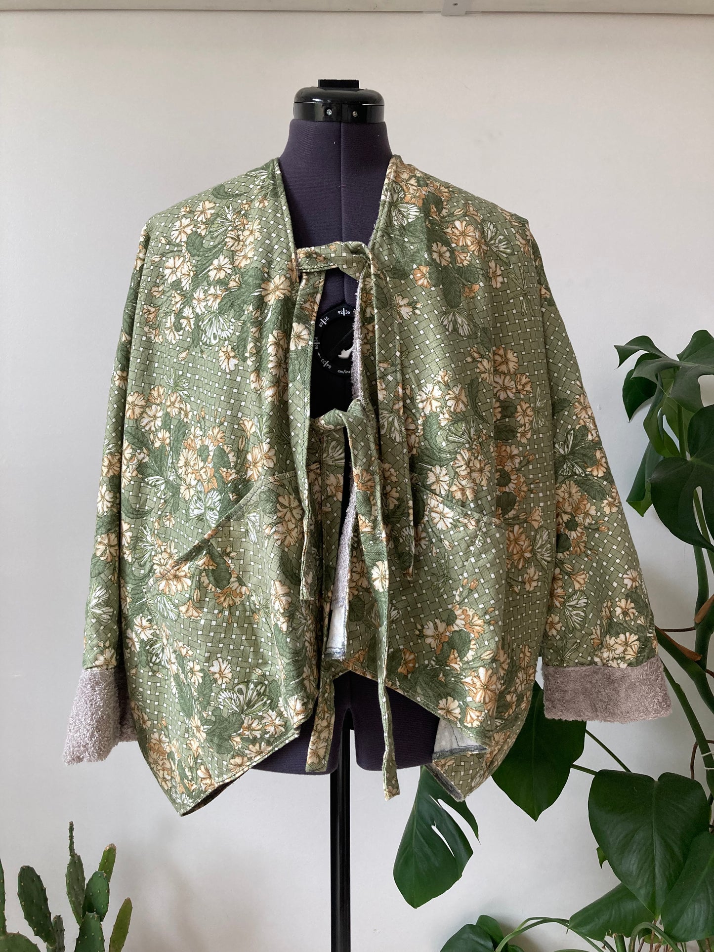 ILH Robe Bamboo Lined Green Floral Short Jacket