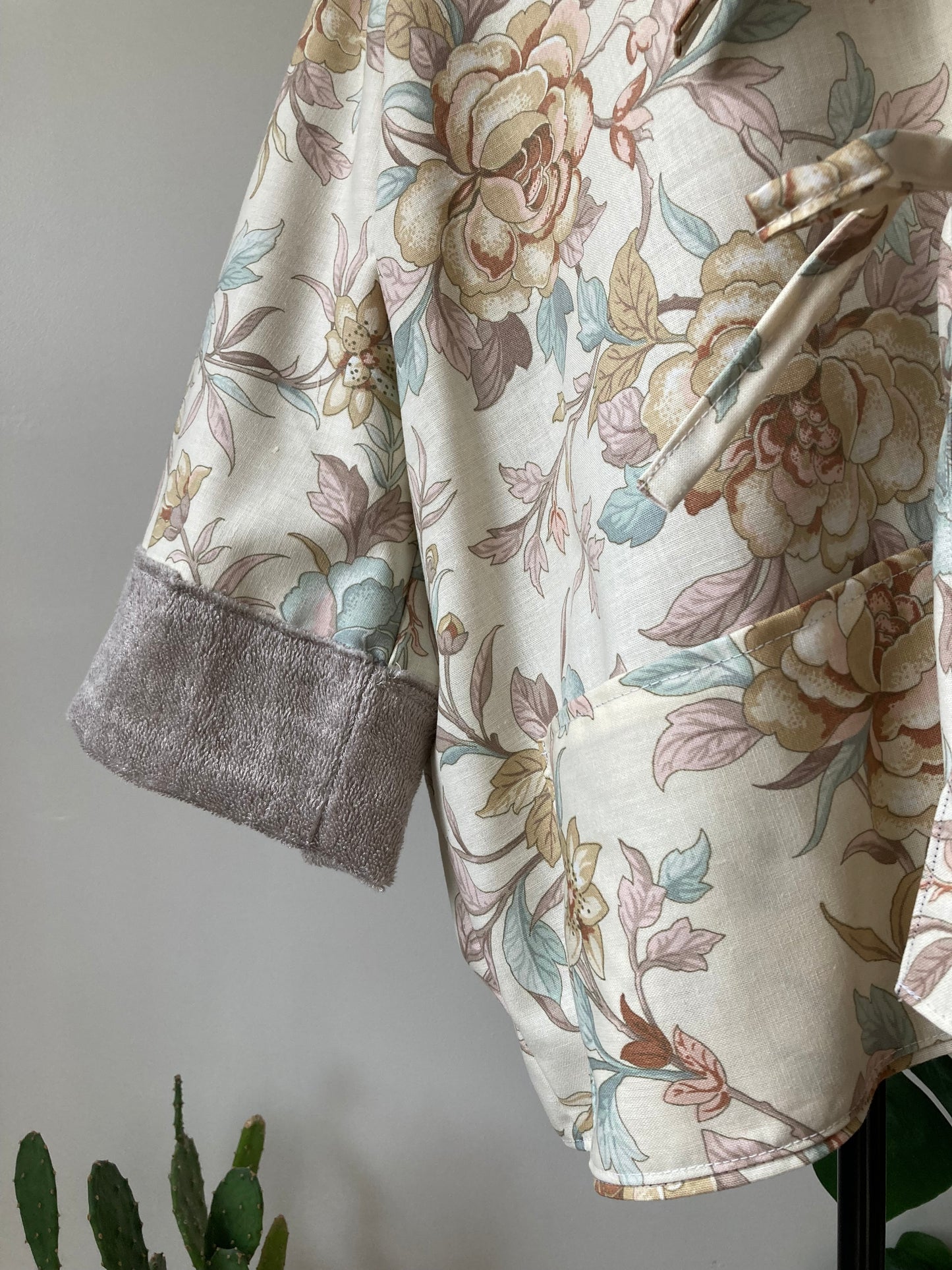 ILH Robe Bamboo Lined Neutral Florals Short Jacket