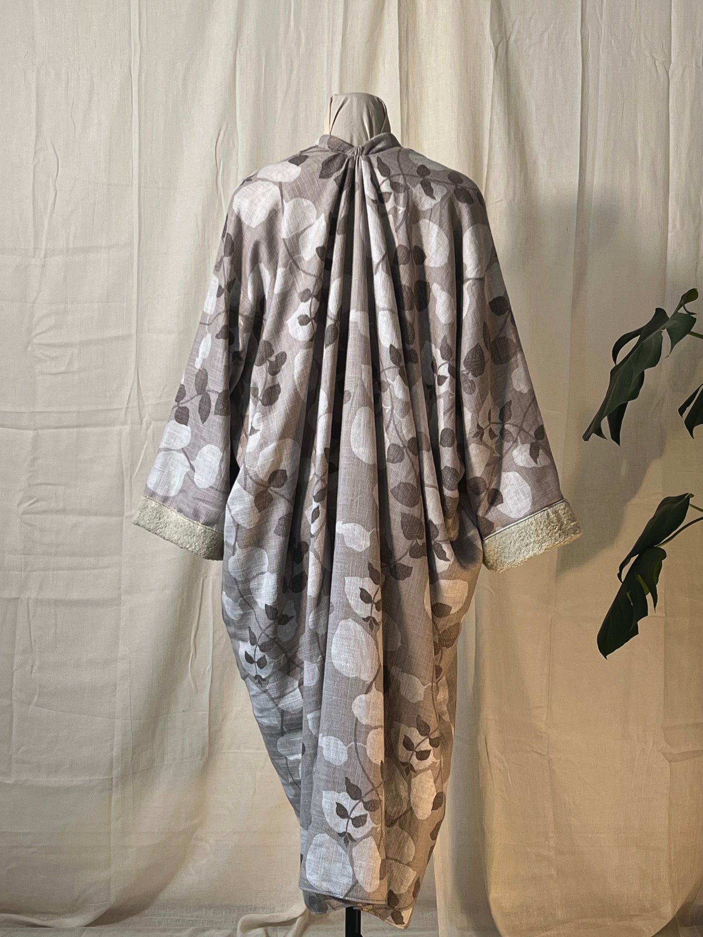 ILH Robe Grey Linen Leaves Towelling Lined