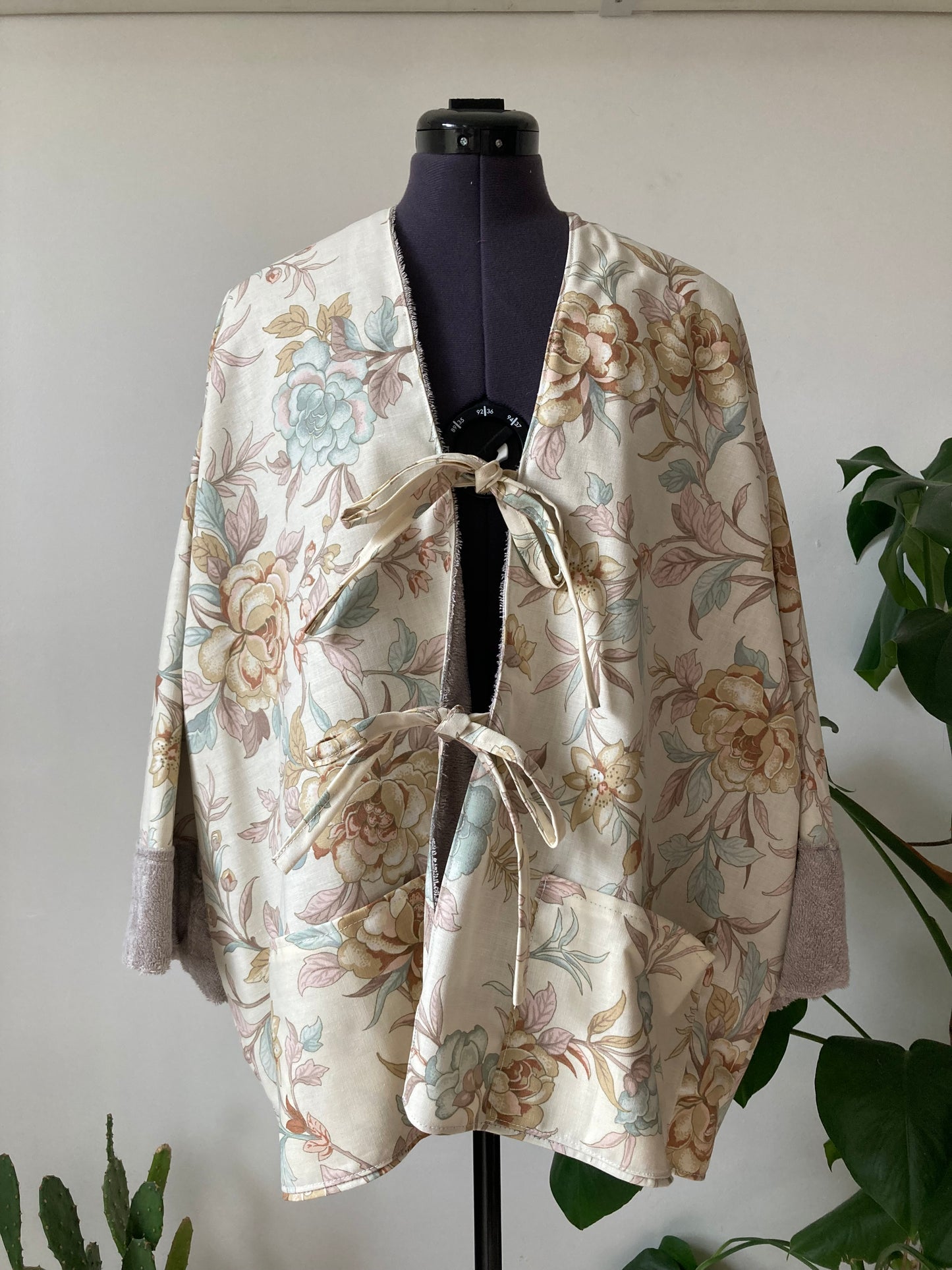 ILH Robe Bamboo Lined Neutral Florals Short Jacket