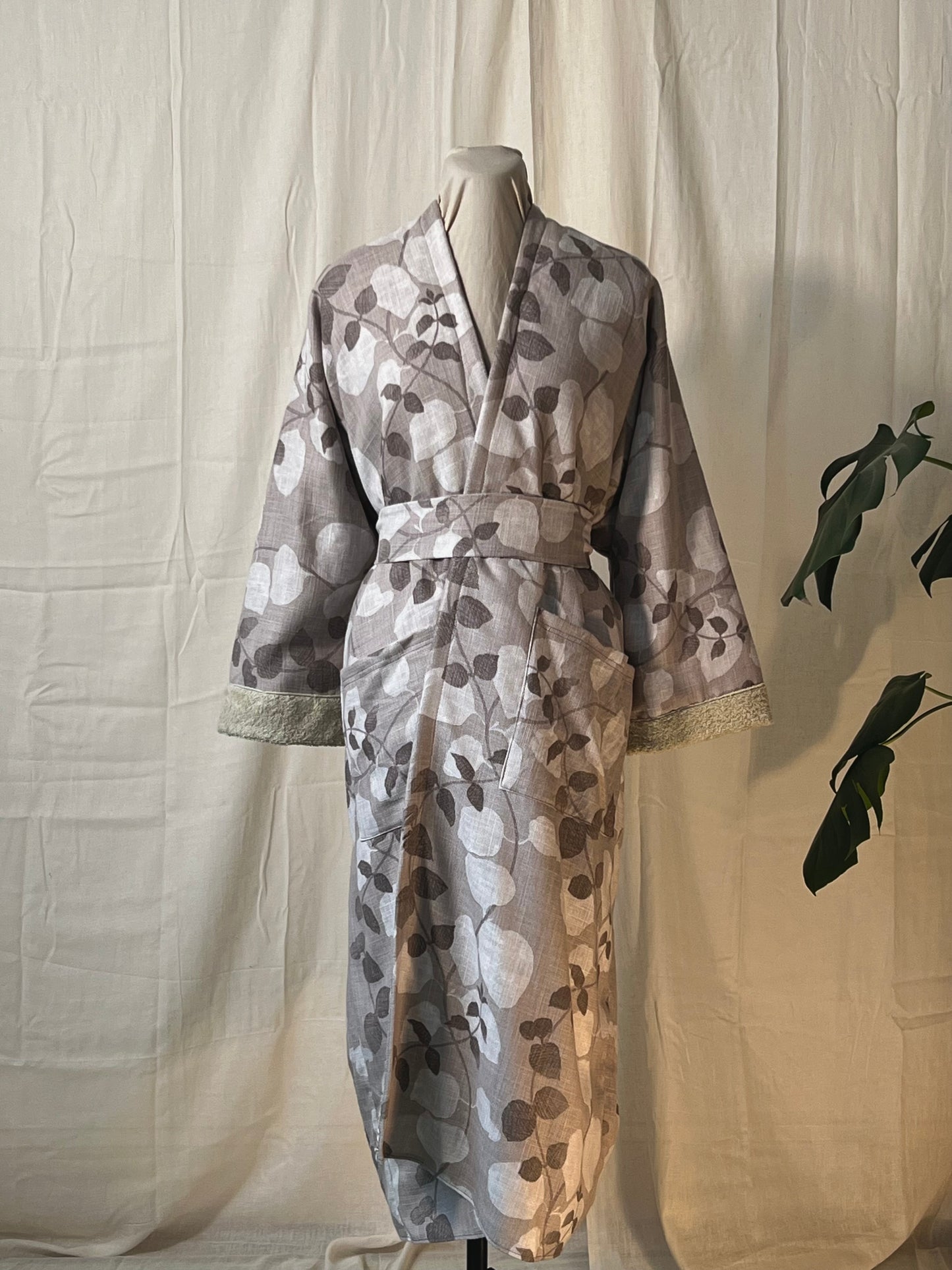 ILH Robe Grey Linen Leaves Towelling Lined