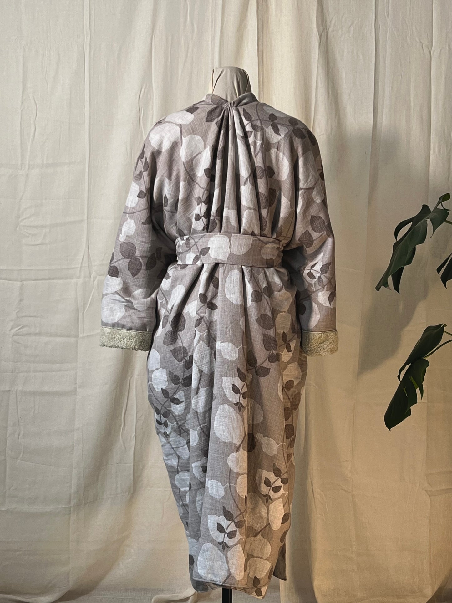 ILH Robe Grey Linen Leaves Towelling Lined