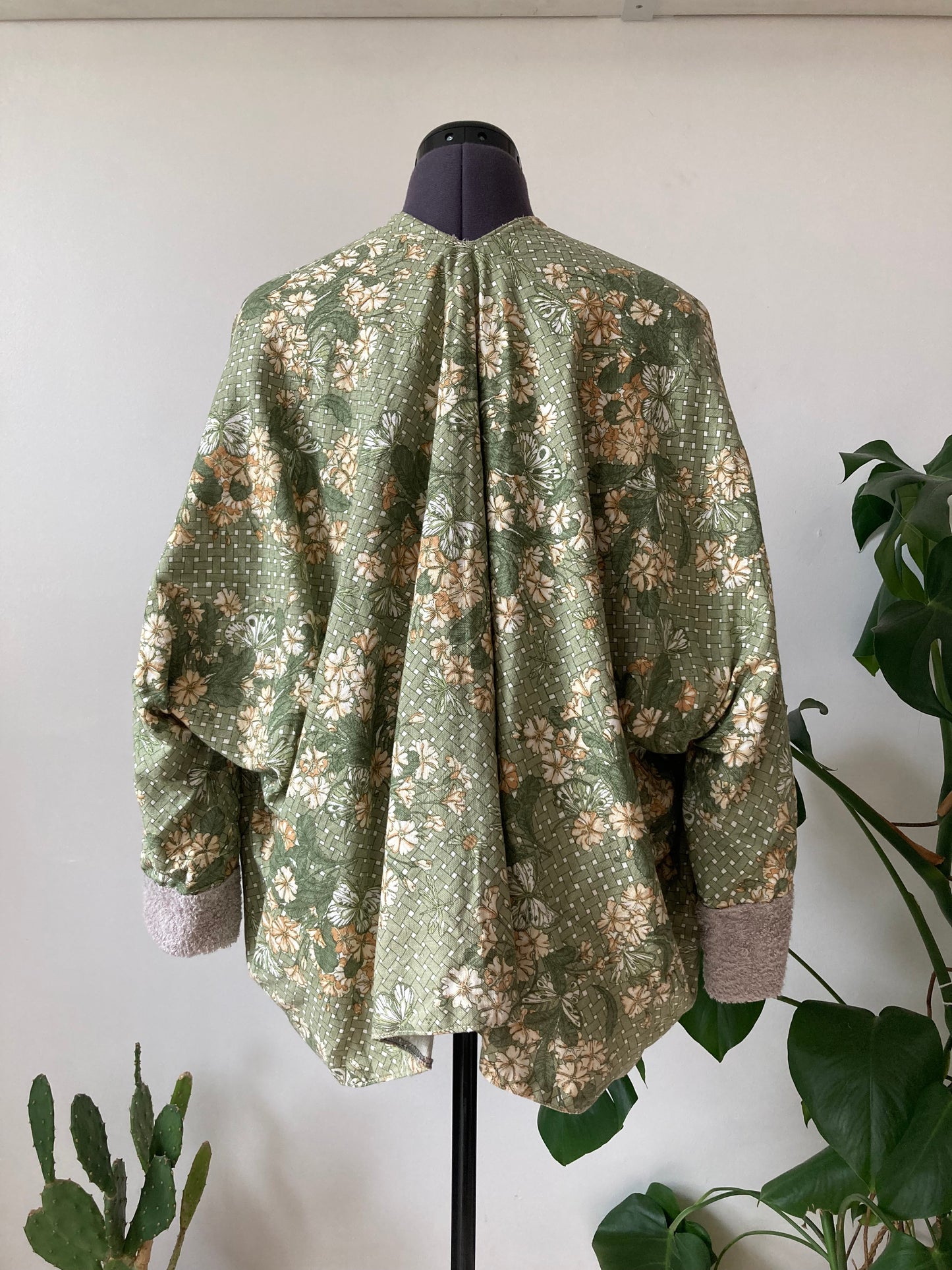ILH Robe Bamboo Lined Green Floral Short Jacket
