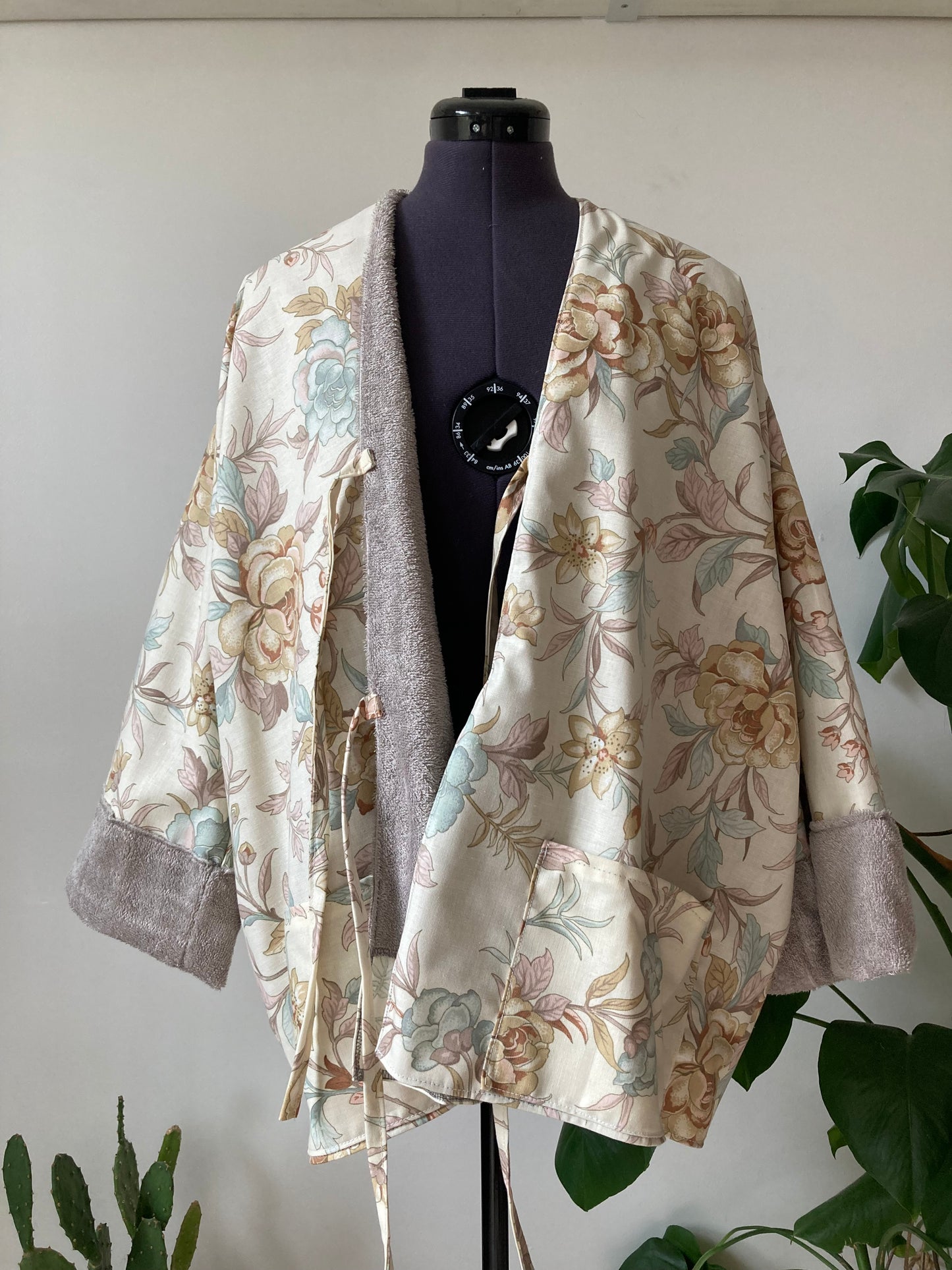 ILH Robe Bamboo Lined Neutral Florals Short Jacket