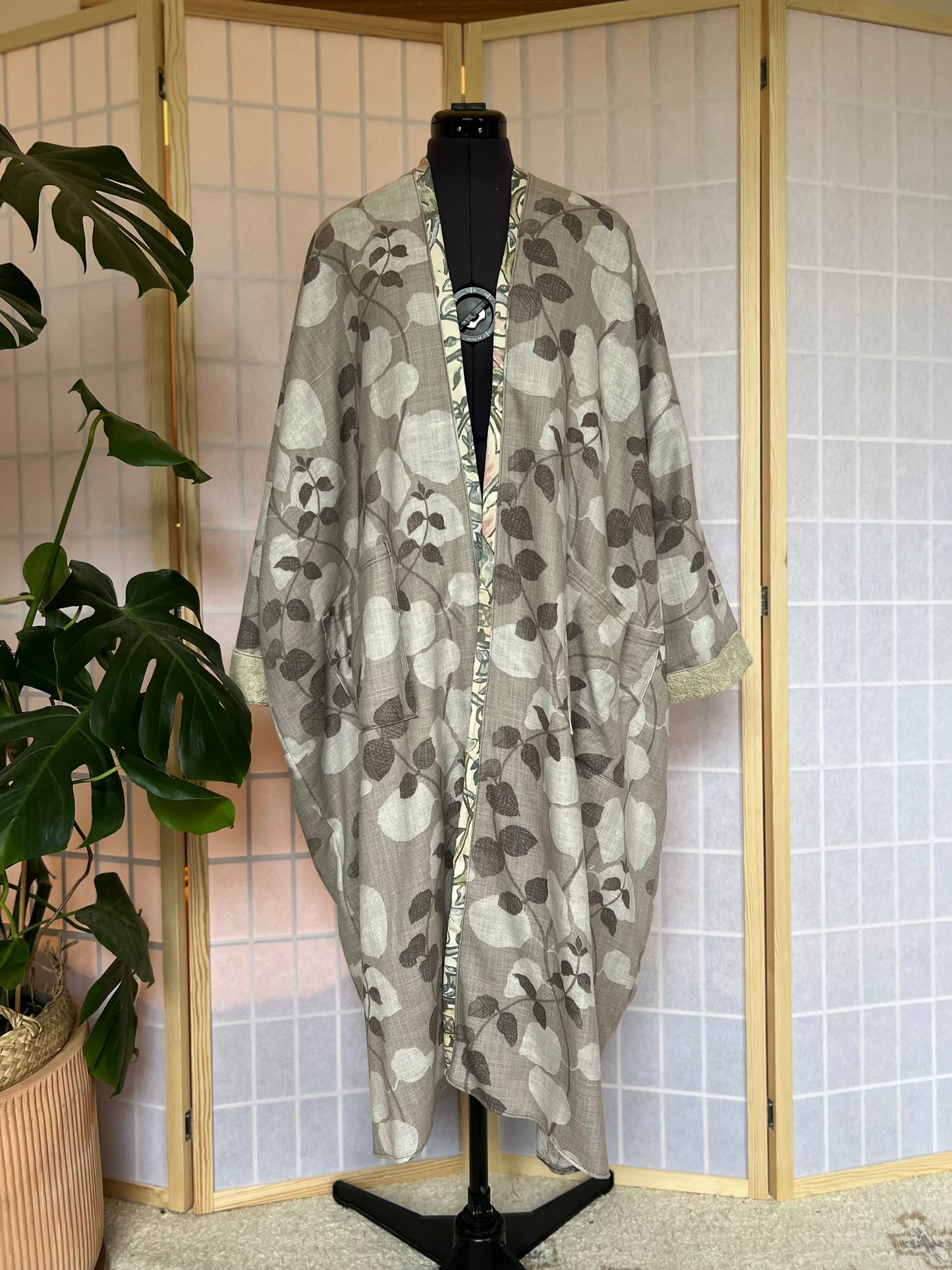 ILH Robe Grey Linen Leaves Towelling Lined