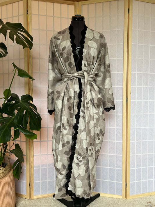 ILH Robe Grey Linen Leaves Black Lace Trimmed