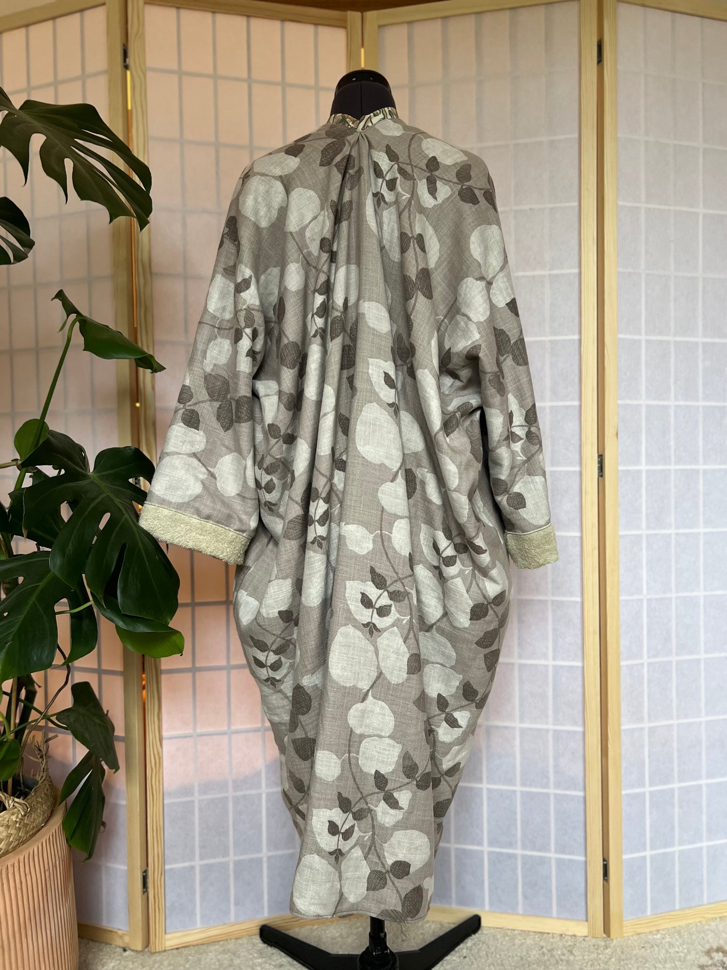 ILH Robe Grey Linen Leaves Towelling Lined