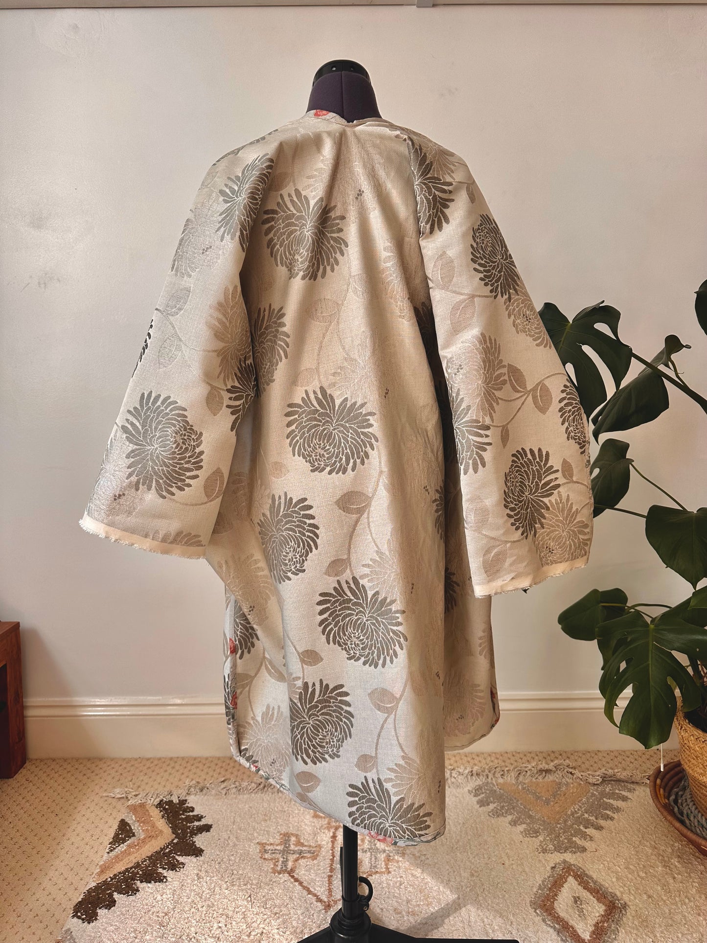 ILH Robe Silver Peony Damask