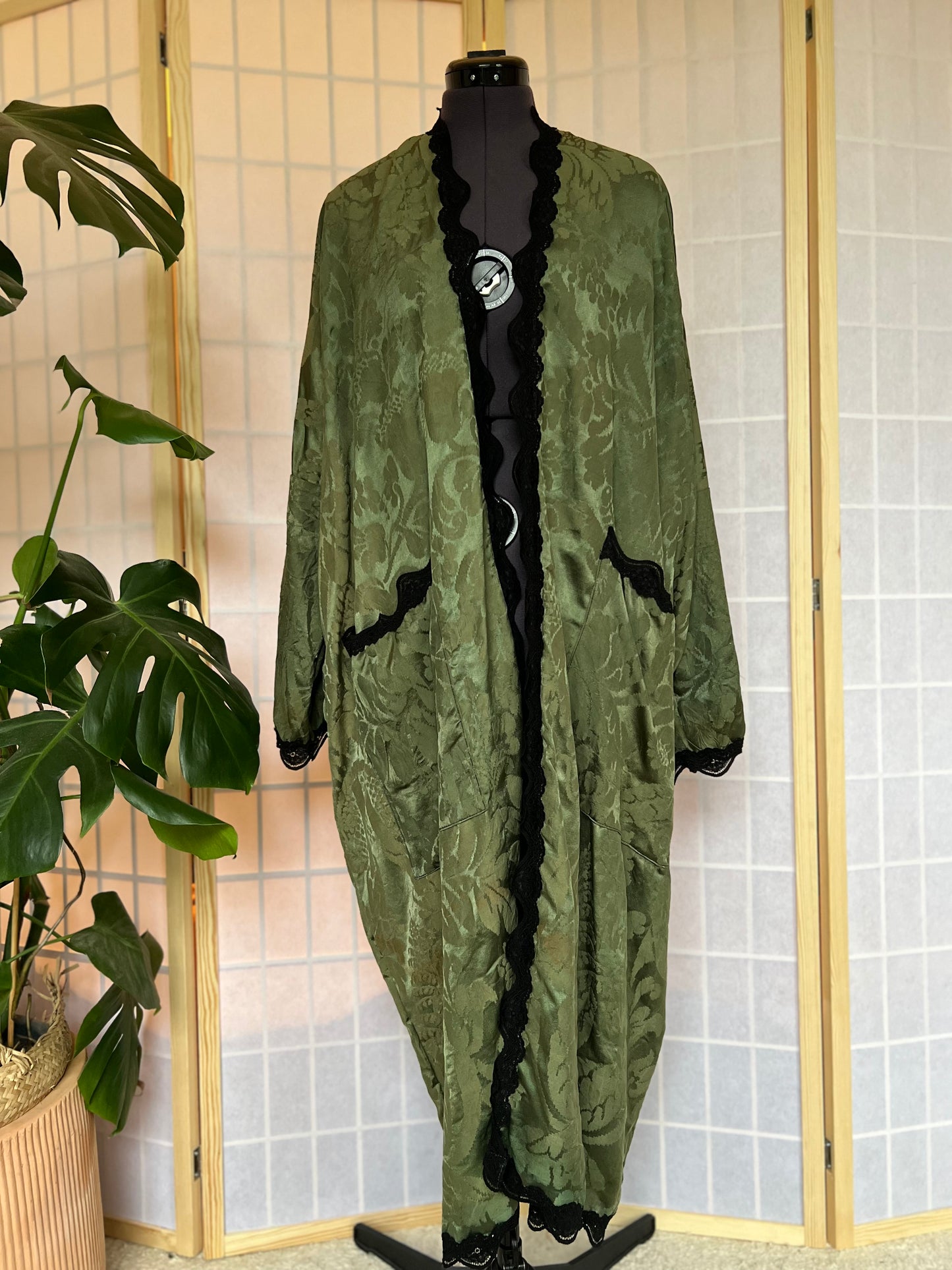 ILH Robe Olive Green Satin & Black Lace