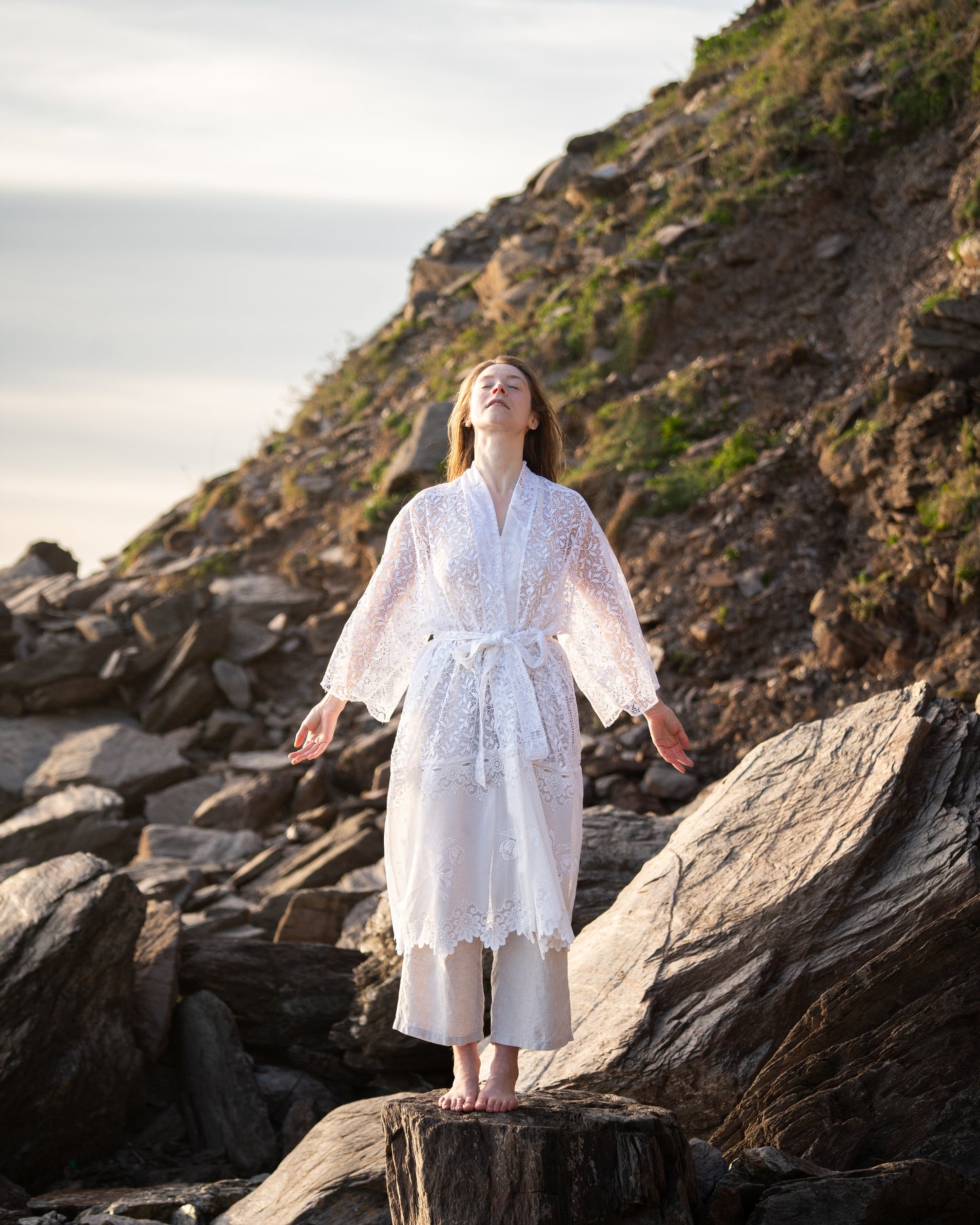 ILH Robe White Lace, Scalloped Hem